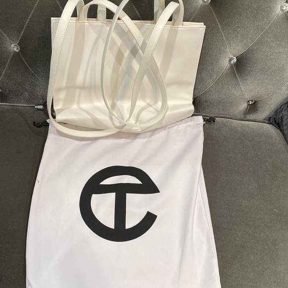 Brand new never been worn White Medium sized Telfar Bag - Picture 3 of 4